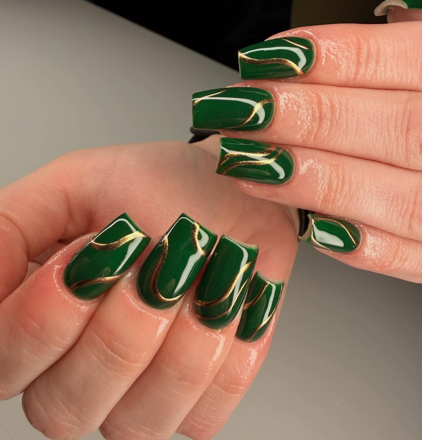 Emerald Green Gold Swirl Square Nails