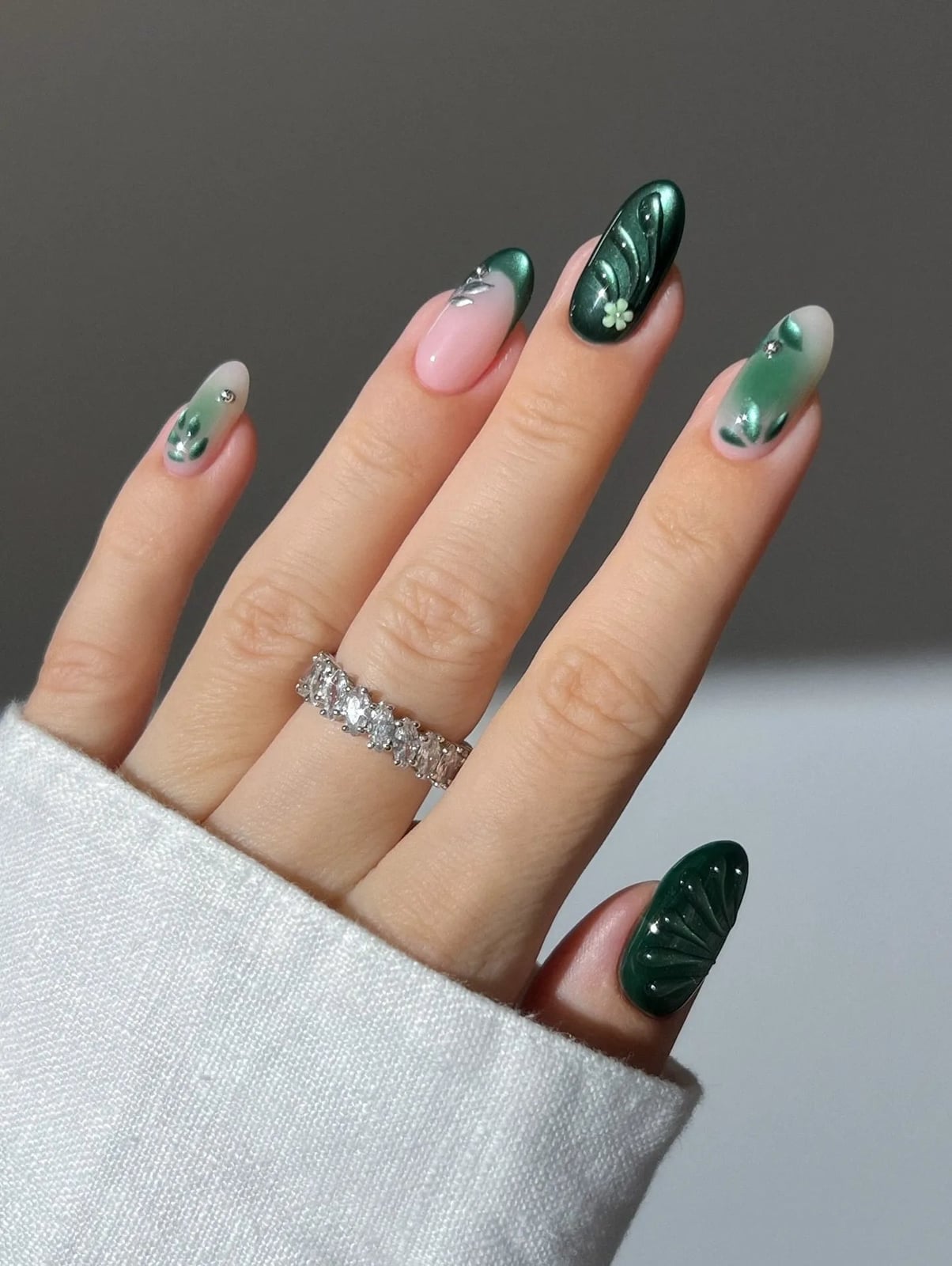 Emerald Green French Tip Long Stiletto Nails with Gold Accents Emerald Green French Tip Long Stiletto Nails with Gold Accents — Emerald Green Nails