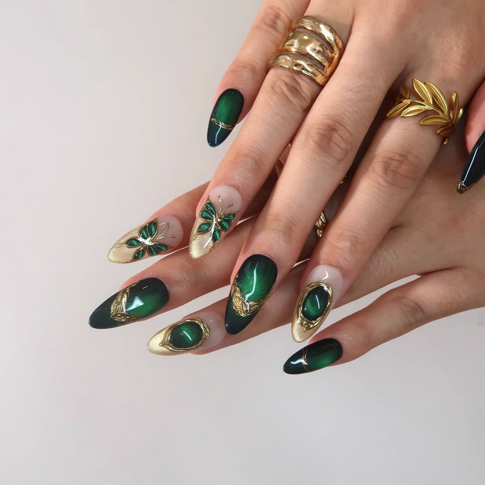 Short Rounded Emerald Green Aura Nails Short Rounded Emerald Green Aura Nails — Emerald Green Nails