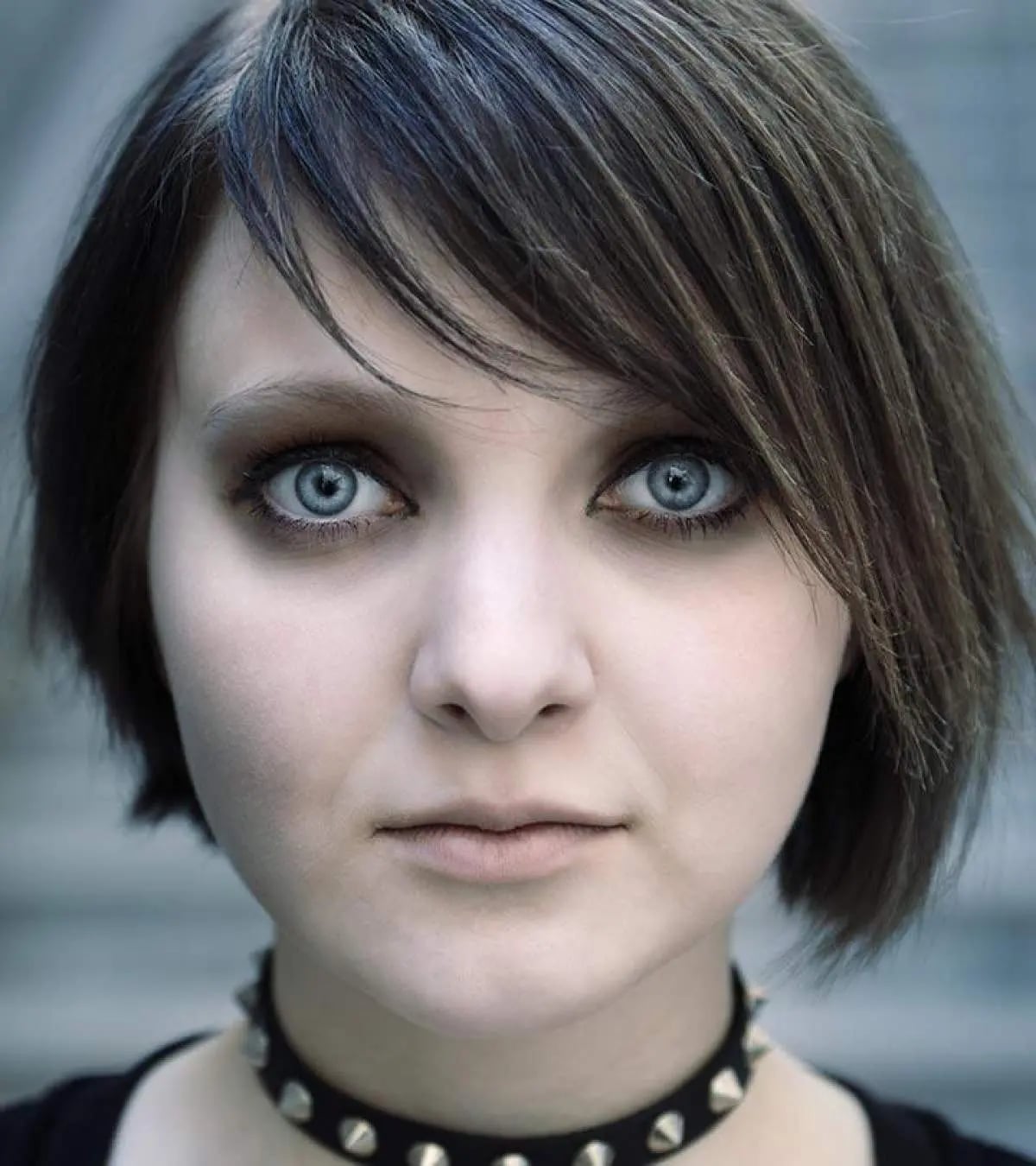 Choker necklace amplifies dark makeup and hair, Close-Up Take Choker necklace amplifies dark makeup and hair, Close-Up Take — Emo Style