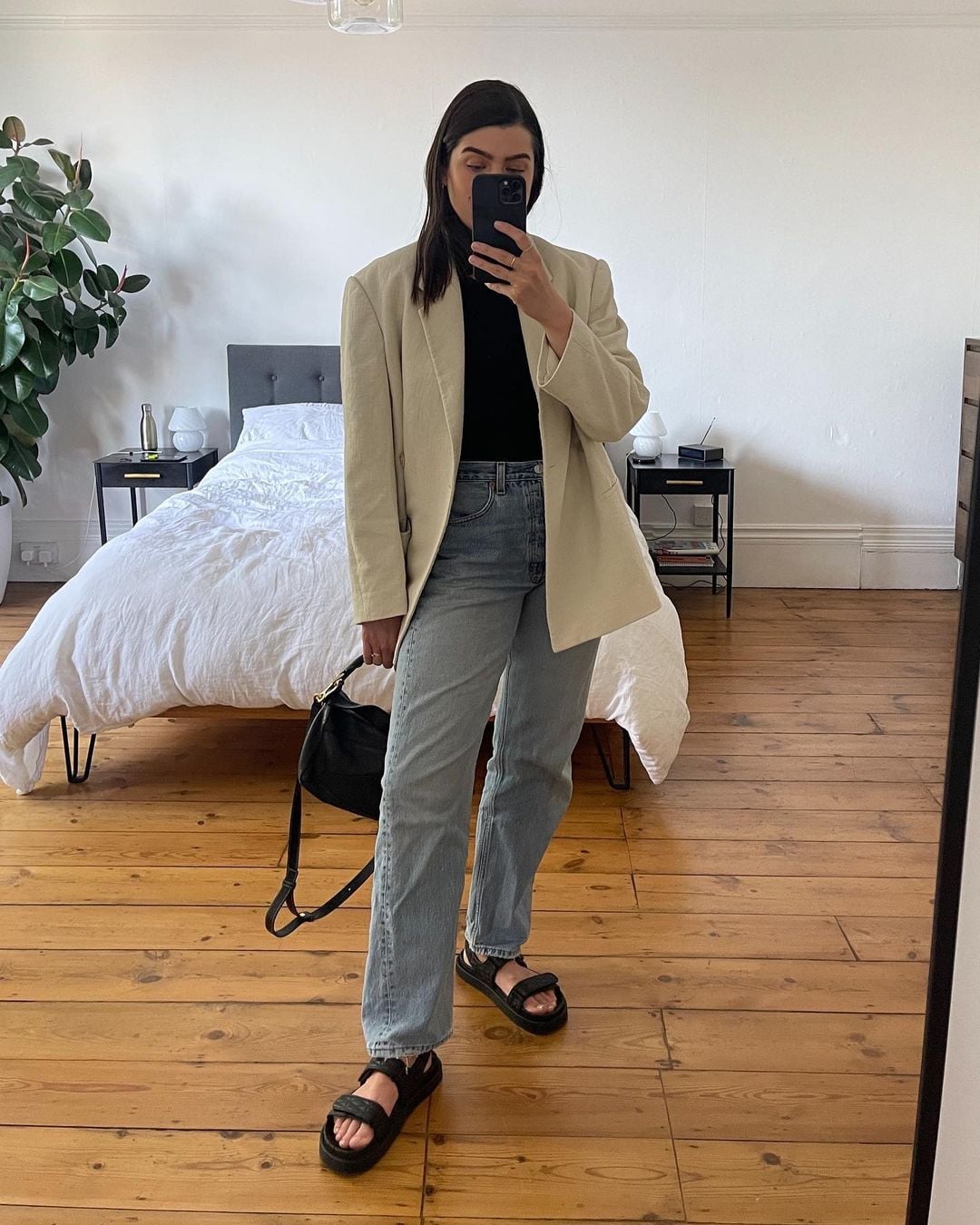 Oversized Beige Blazer Black Turtleneck and Jeans Oversized Beige Blazer Black Turtleneck and Jeans — Errands Outfits