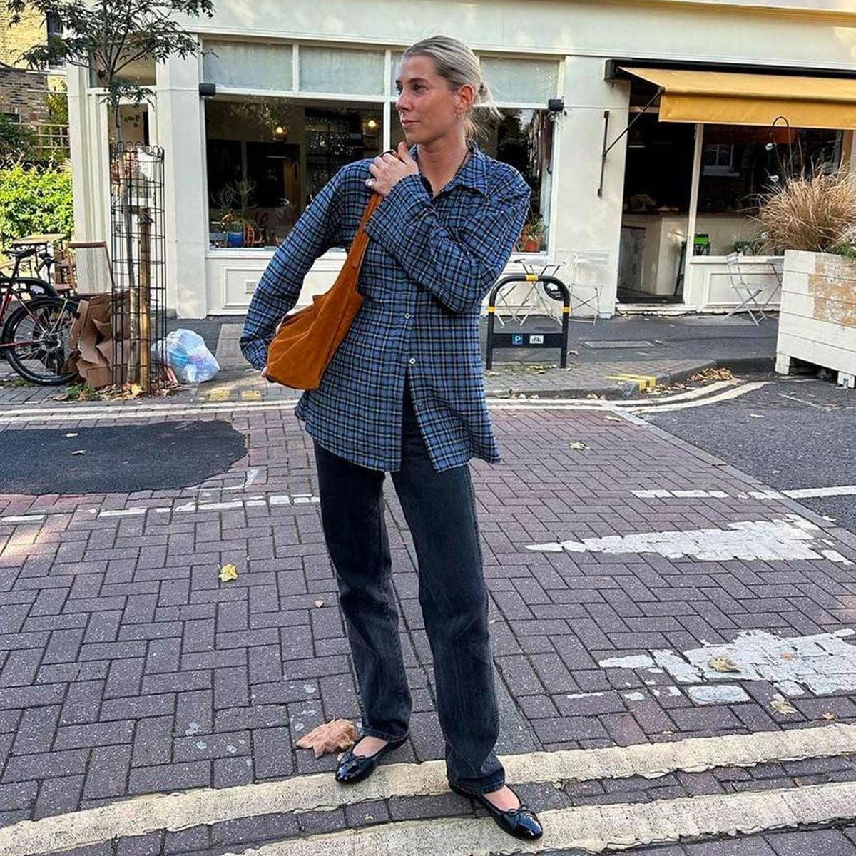 Oversized Plaid Shirt Wide Leg Jeans and Patent Loafers Oversized Plaid Shirt Wide Leg Jeans and Patent Loafers — Errands Outfits