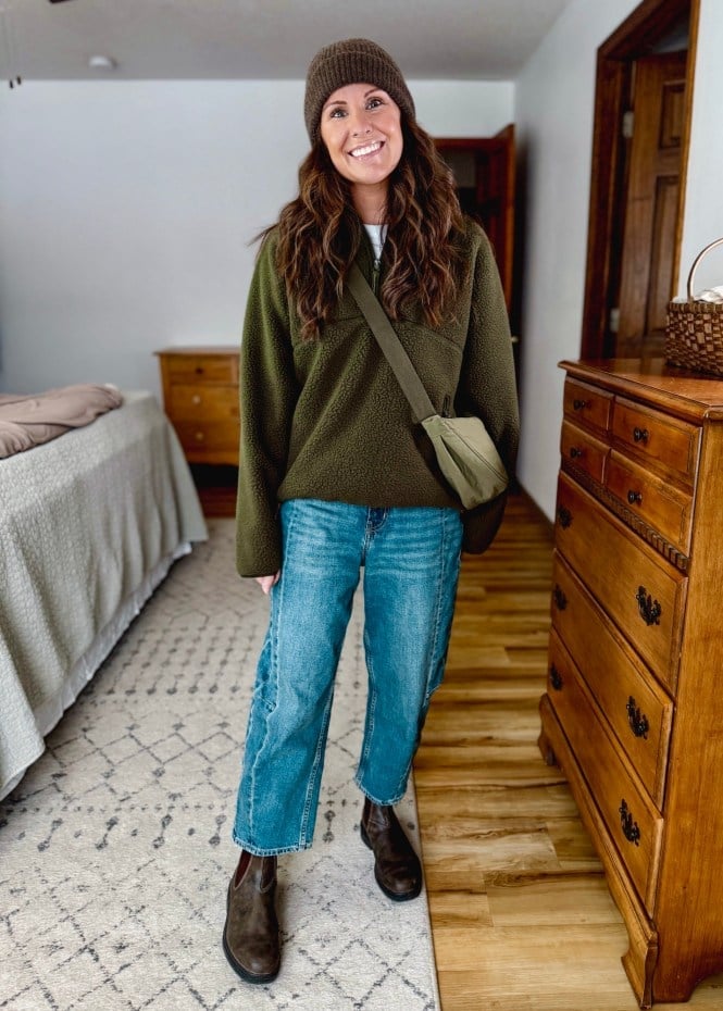 Green Fleece Pullover Wide Leg Jeans and Brown Beanie Green Fleece Pullover Wide Leg Jeans and Brown Beanie — Errands Outfits