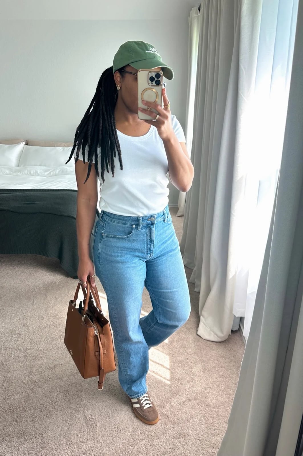 White Tee Blue Jeans and Green Baseball Cap White Tee Blue Jeans and Green Baseball Cap — Errands Outfits