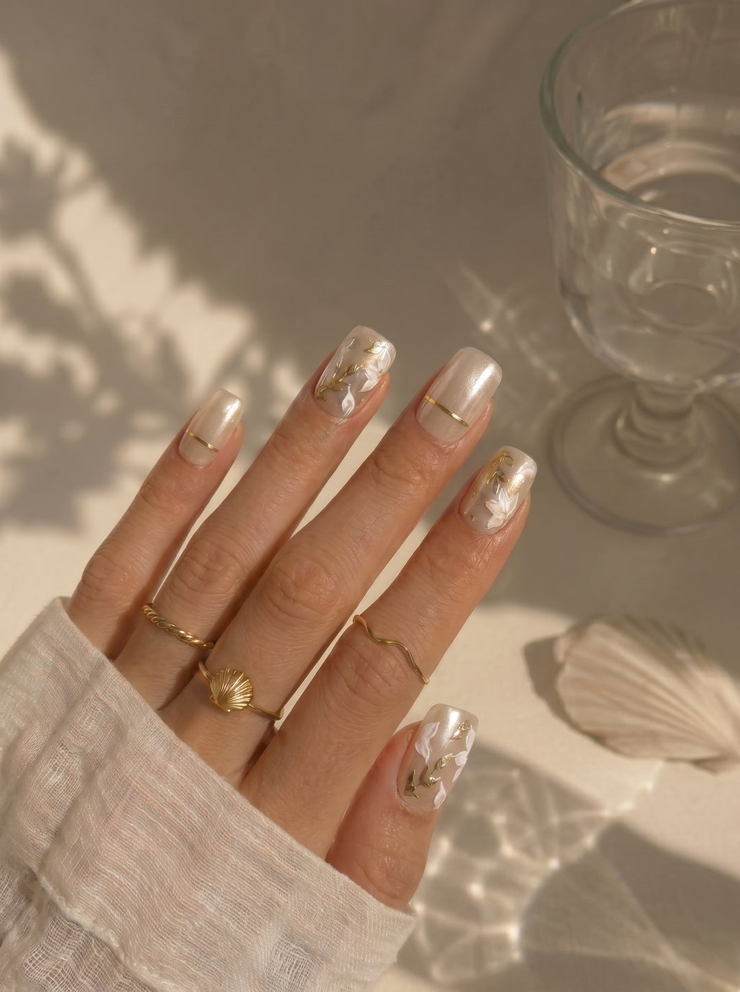 Short Square Minimalist Gold Line Nails Short Square Minimalist Gold Line Nails — Ethereal Nails