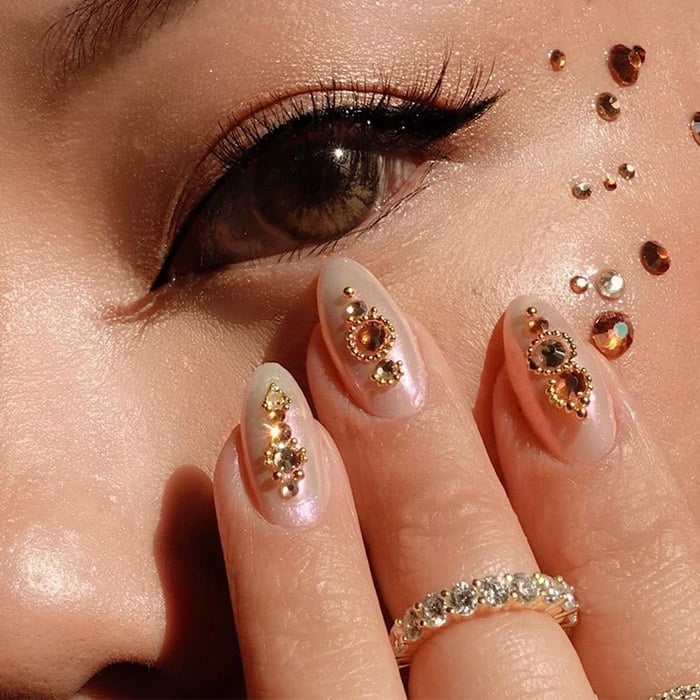 Short Almond Pearl Gem Embellished Nails Short Almond Pearl Gem Embellished Nails — Ethereal Nails