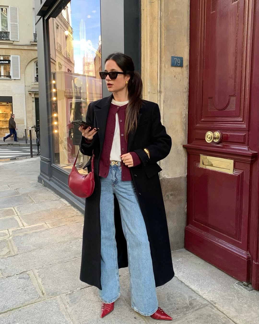 Long black coat over knit and jeans Long black coat over knit and jeans — Europe Outfits