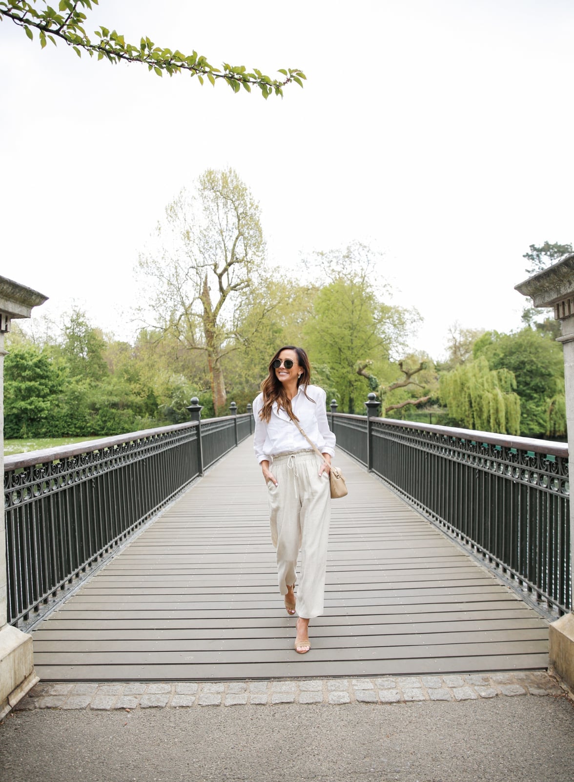 White linen shirt and beige wide-leg trousers White linen shirt and beige wide-leg trousers — Europe Outfits