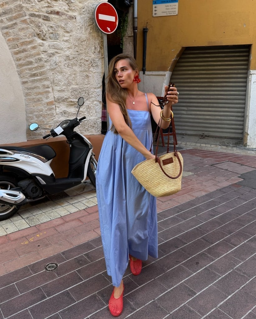 Light blue maxi dress with red espadrilles Light blue maxi dress with red espadrilles — Europe Outfits