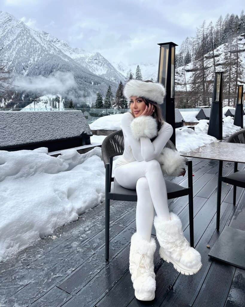Monochromatic white textured winter outfit Monochromatic white textured winter outfit — Europe Outfits