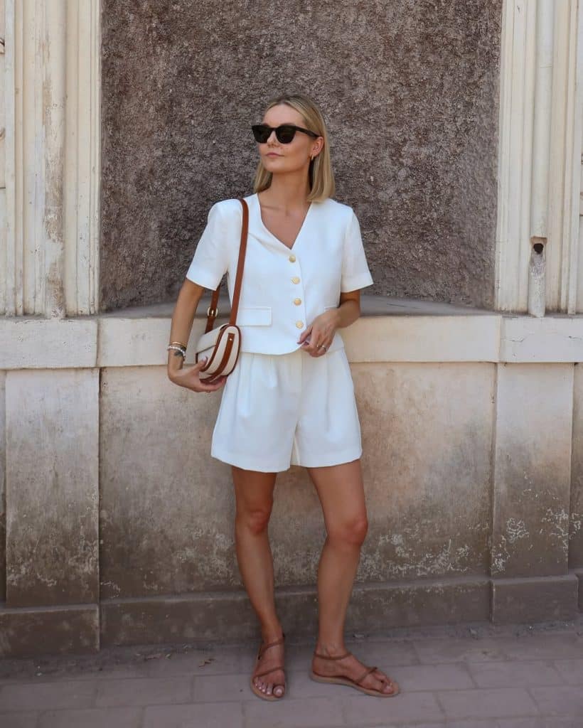 White linen shorts suit for smart casual White linen shorts suit for smart casual — Europe Outfits