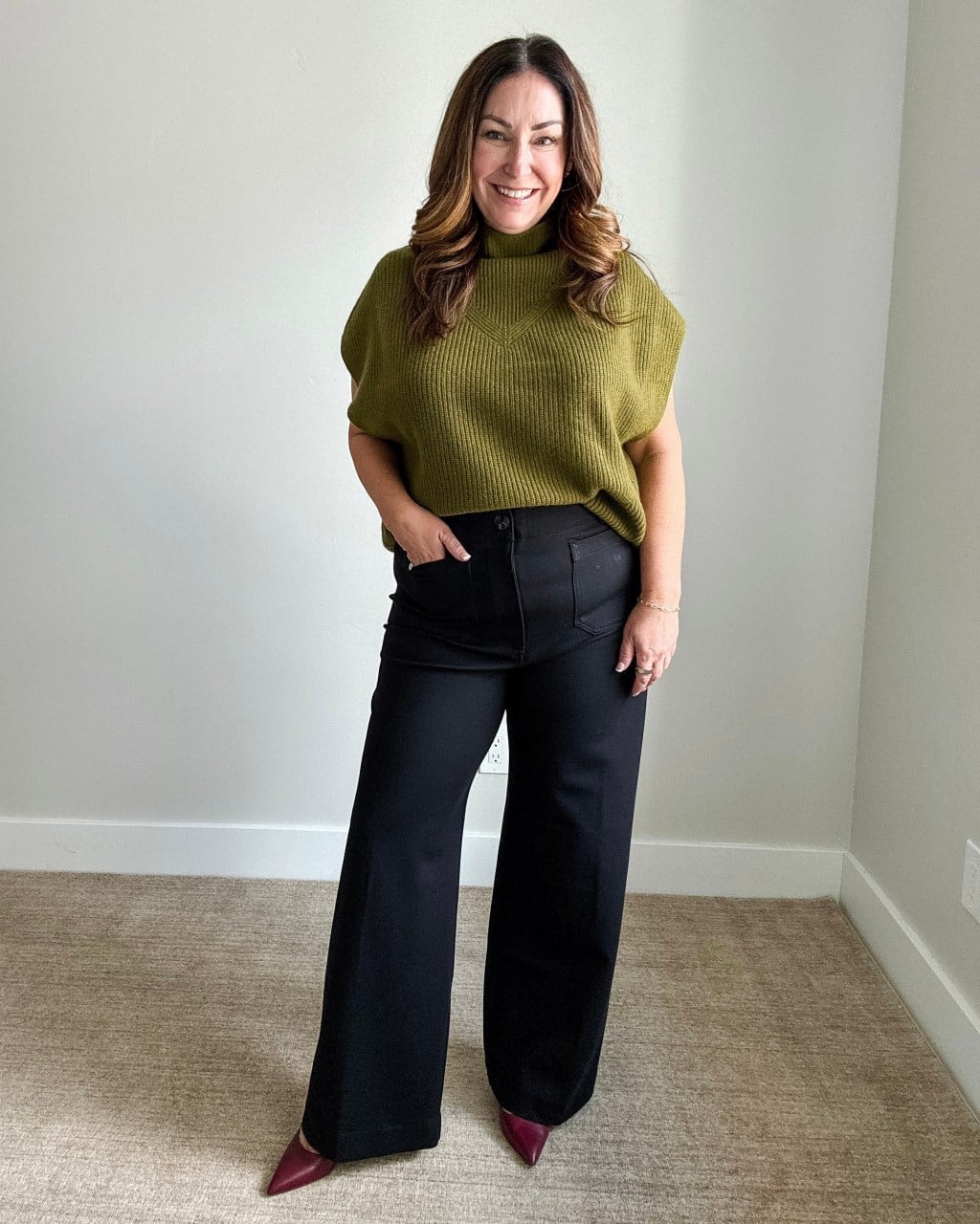 Sleeveless turtleneck with wide leg black trousers Sleeveless turtleneck with wide leg black trousers — Everyday Outfits