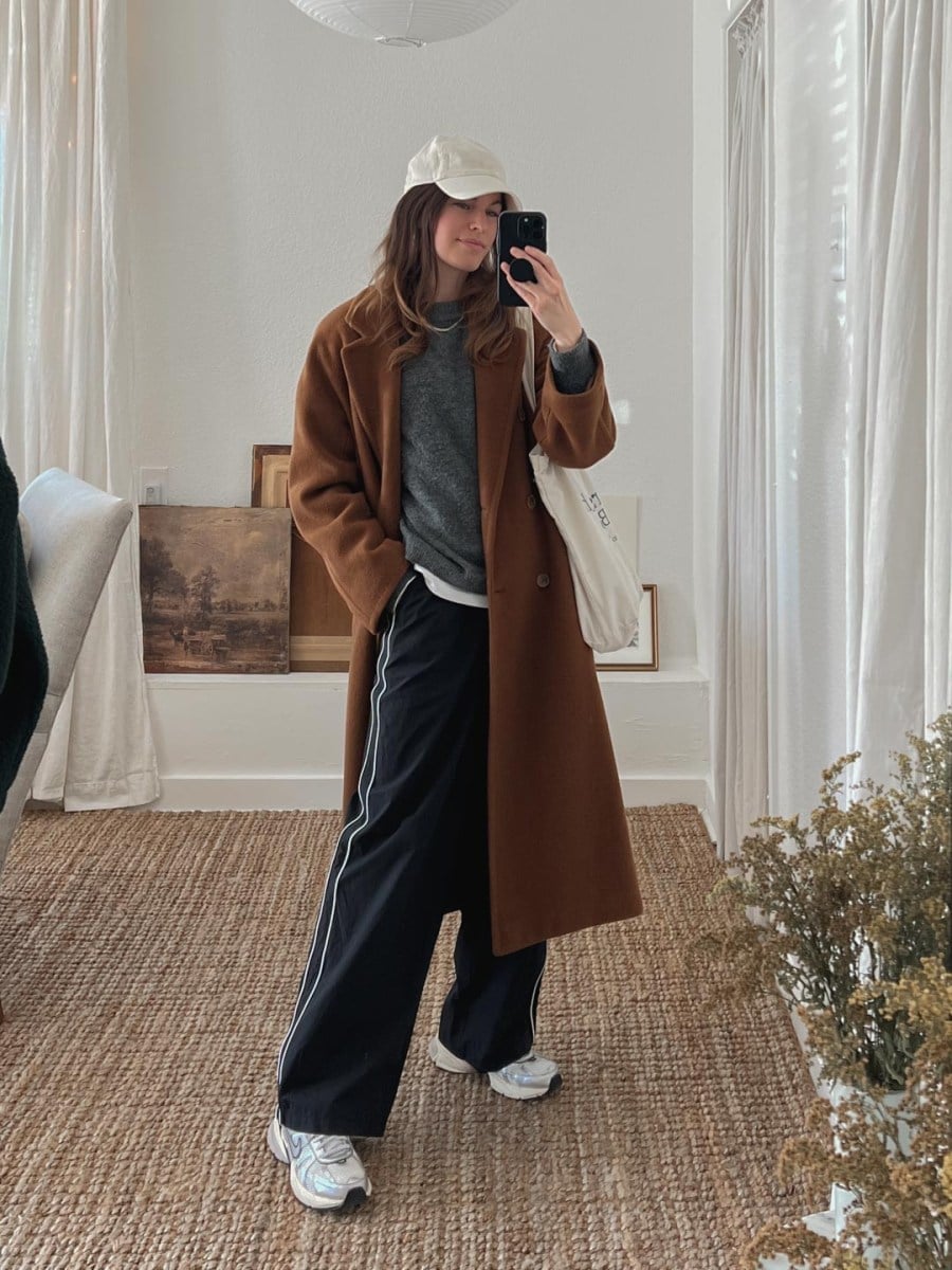 Long coat over sweater and track pants Long coat over sweater and track pants — Everyday Outfits