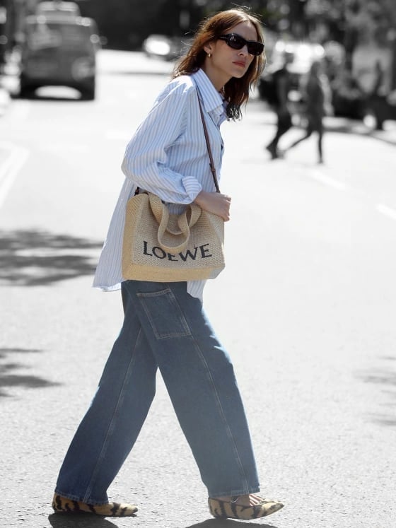 Striped oversized shirt with wide leg jeans, Tiger Print Ballet Flats Striped oversized shirt with wide leg jeans, Tiger Print Ballet Flats — Everyday Outfits