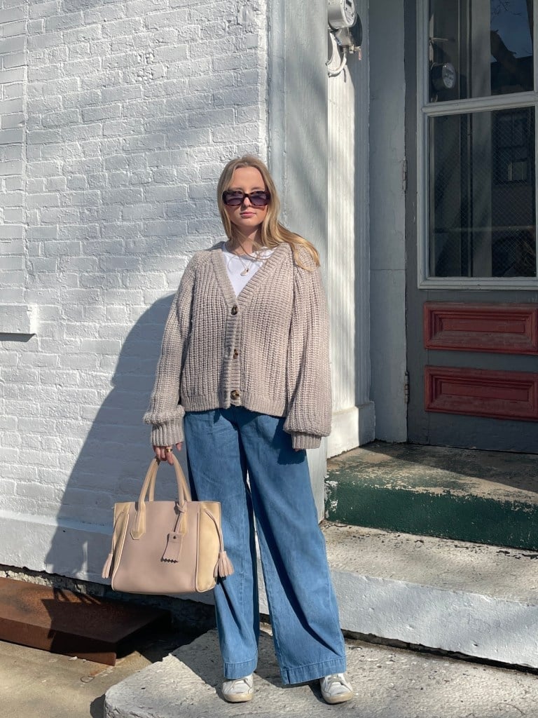 Chunky knit cardigan over t-shirt with jeans Chunky knit cardigan over t-shirt with jeans — Everyday Outfits
