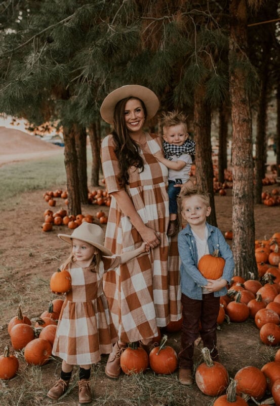 Gingham maxi dress for a pumpkin patch photoshoot Gingham maxi dress for a pumpkin patch photoshoot — Family Photo Outfits