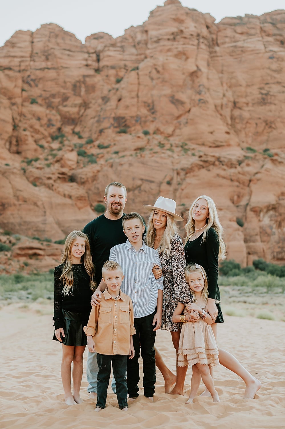 Floral dress with fedora for an earthy family photo Floral dress with fedora for an earthy family photo — Family Photo Outfits