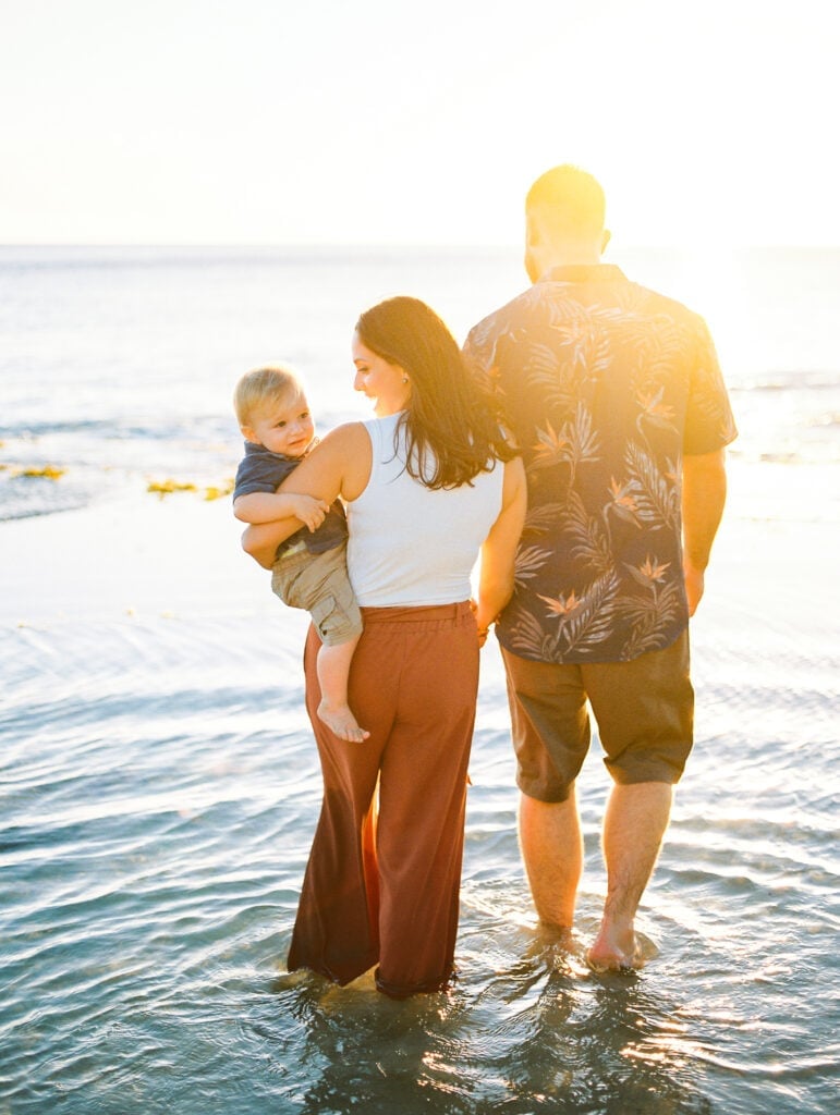 Linen pants and tank top for a beach family photoshoot Linen pants and tank top for a beach family photoshoot — Family Photo Outfits