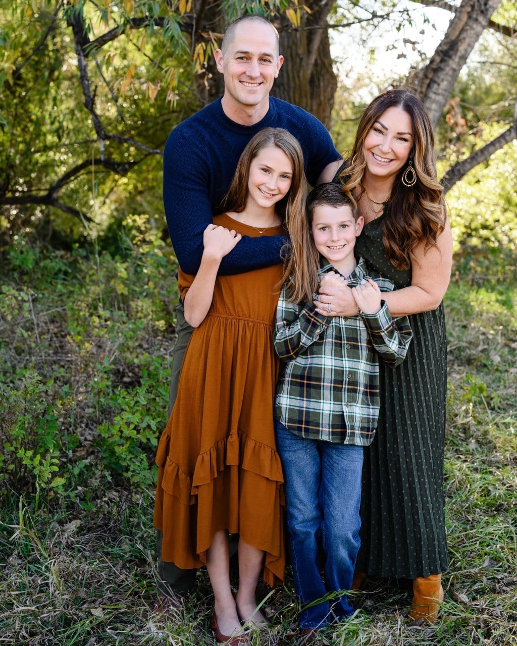Tiered maxi dress in rust for an outdoor family gathering Tiered maxi dress in rust for an outdoor family gathering — Family Photo Outfits
