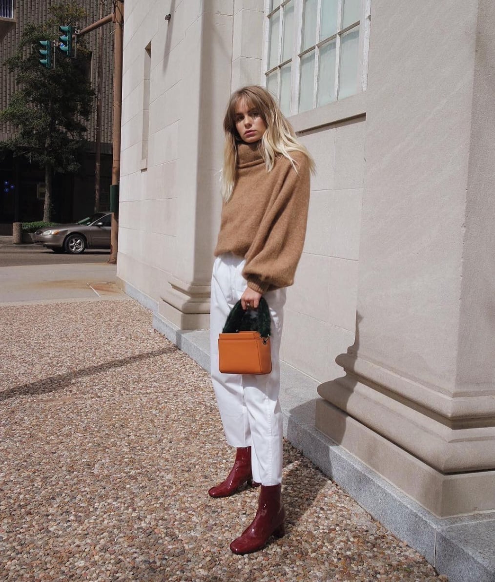 Oversized turtleneck and white jeans for autumn Oversized turtleneck and white jeans for autumn — Family Photo Outfits