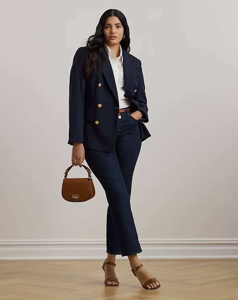 A navy double-breasted blazer with white shirt and straight-leg jeans A navy double-breasted blazer with white shirt and straight-leg jeans — Feminine Style