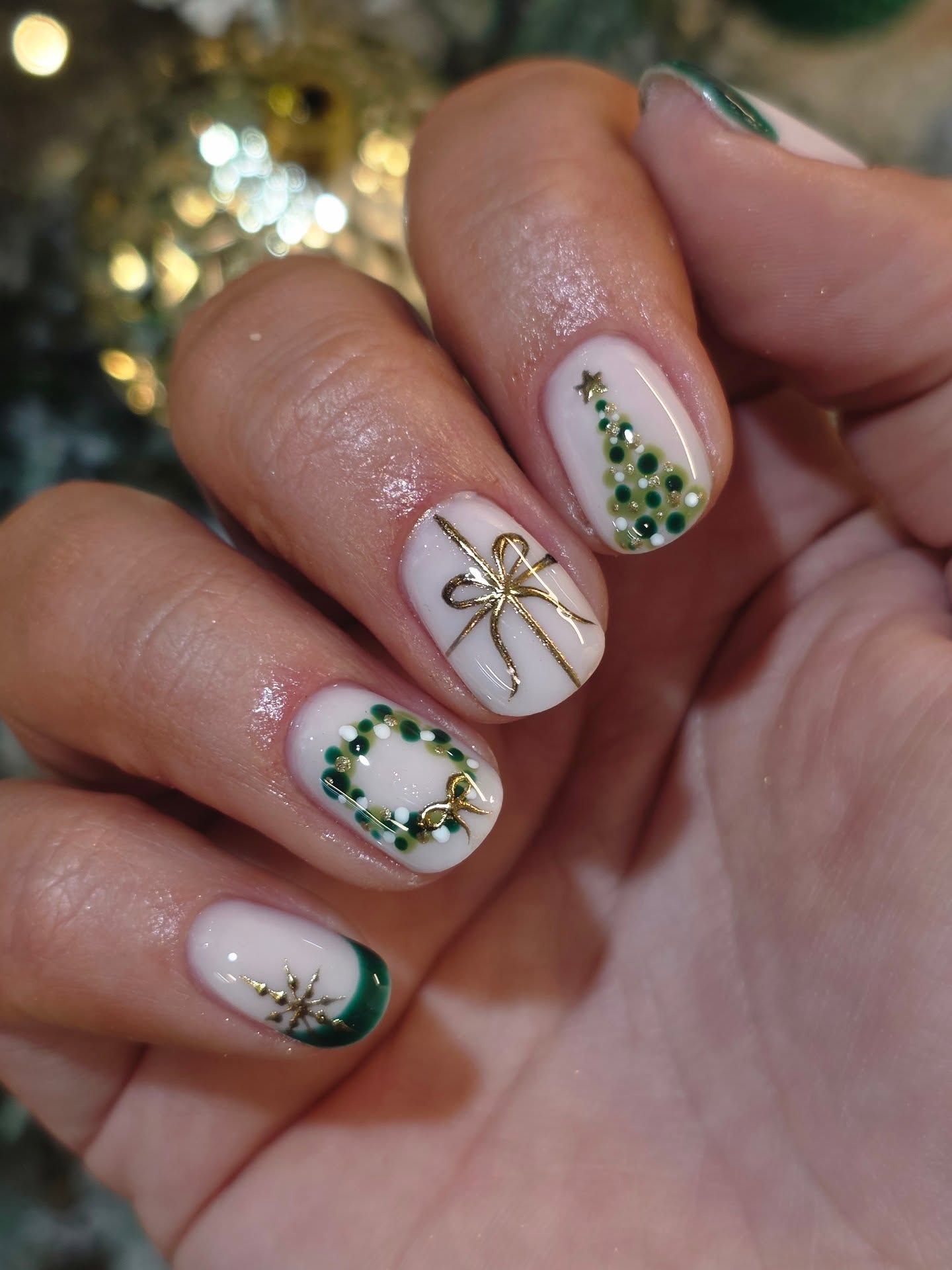 Festive Christmas Nail Art With Bows and Wreaths
