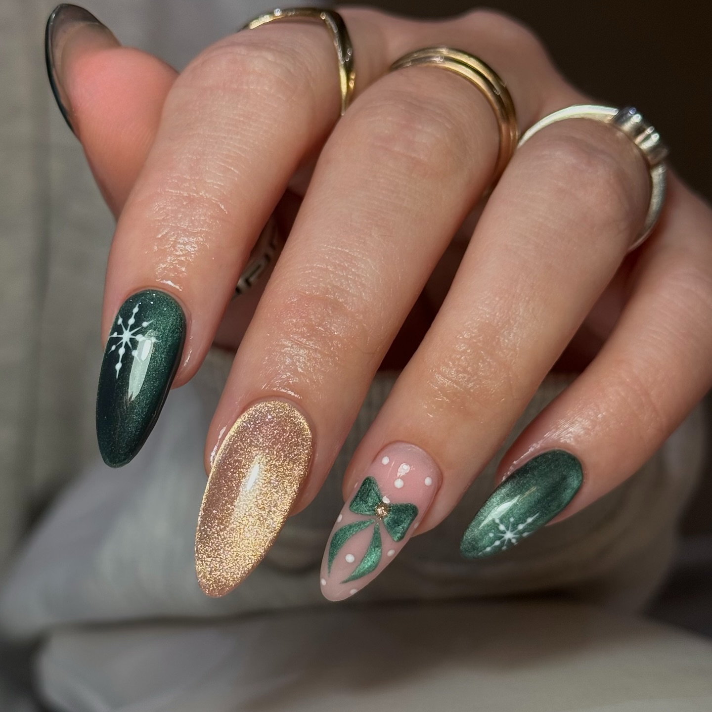 Festive Green Gold Cat Eye Christmas Nails