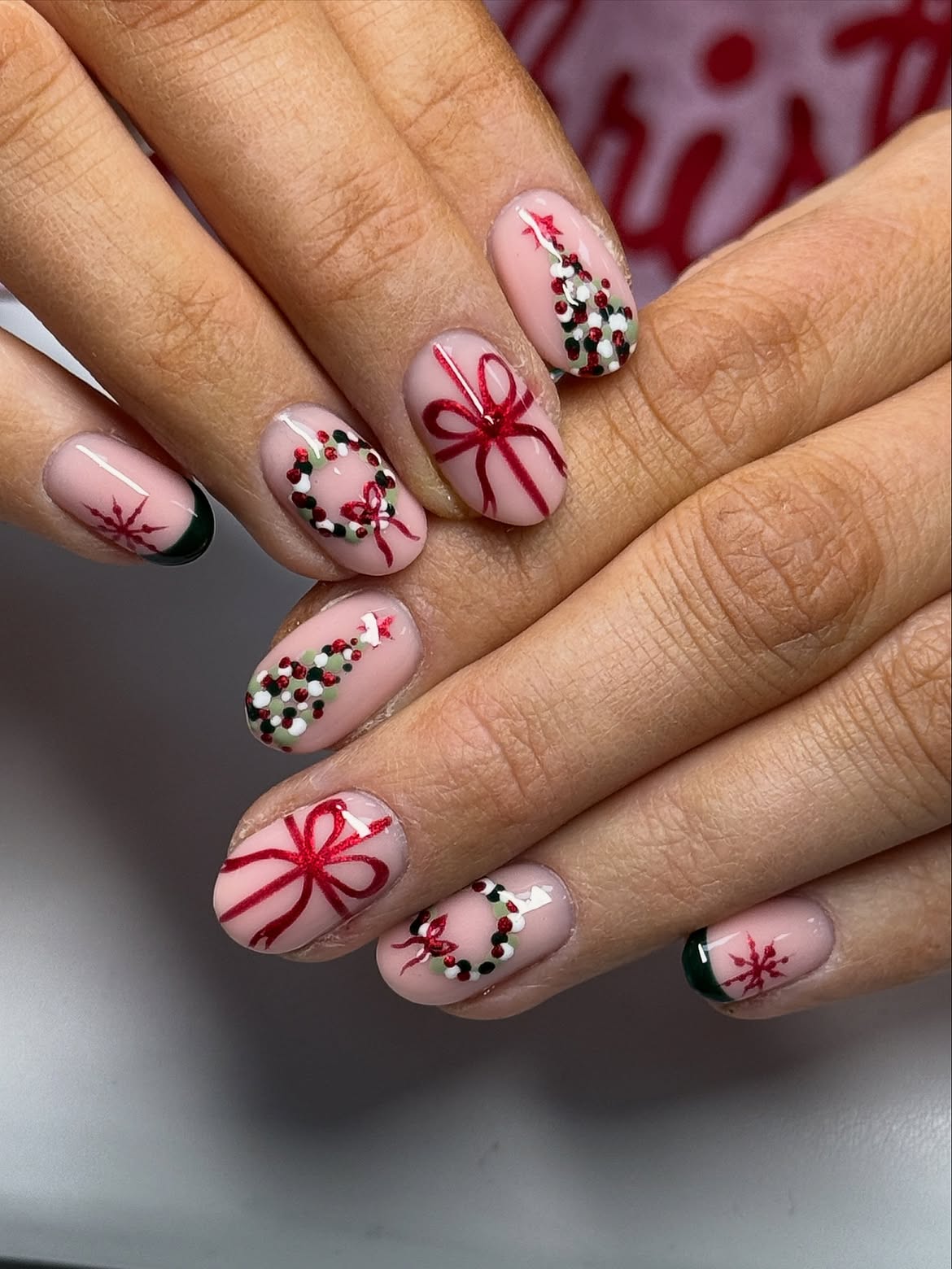 Festive Red Bow & Wreath Holiday Oval Nails
