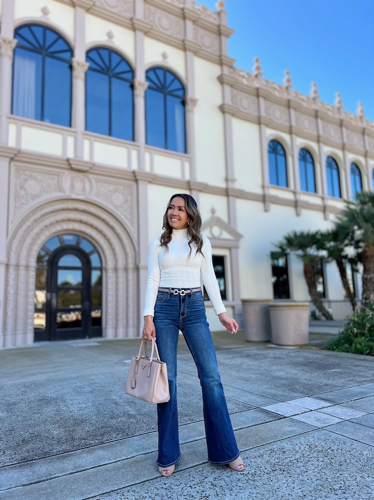 High-waisted dark wash flare jeans with a fitted turtleneck High-waisted dark wash flare jeans with a fitted turtleneck — Flare Jeans Outfits