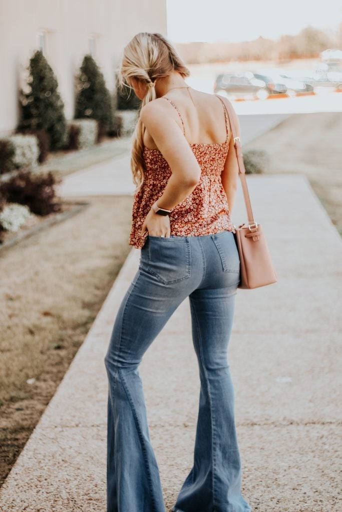 Light wash wide flare jeans with a red floral camisole Light wash wide flare jeans with a red floral camisole — Flare Jeans Outfits