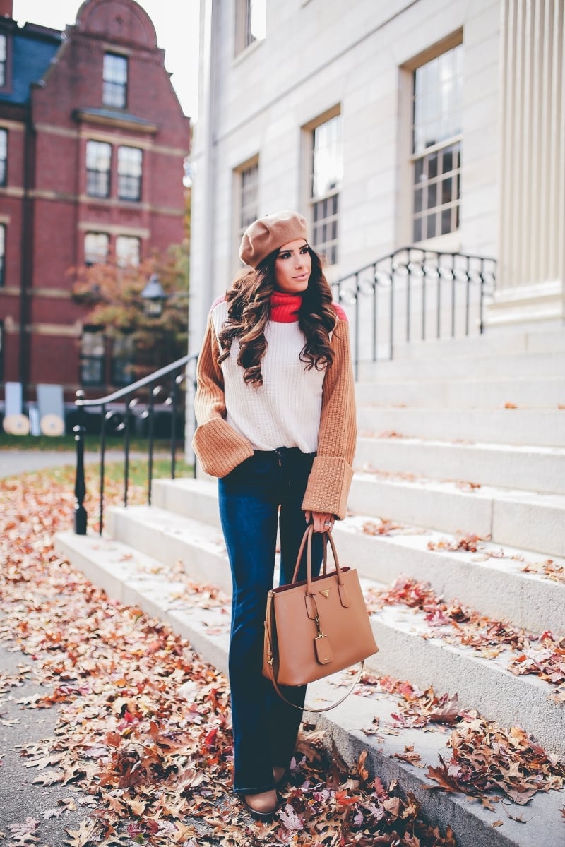 Dark wash flare jeans with a bell sleeve sweater and beret Dark wash flare jeans with a bell sleeve sweater and beret — Flare Jeans Outfits