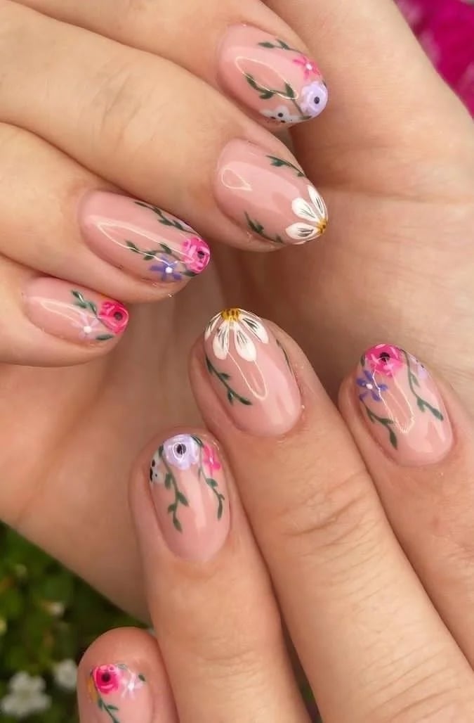 Delicate Hand-Painted Florals Short Oval Nails Delicate Hand-Painted Florals Short Oval Nails — Floral Nails