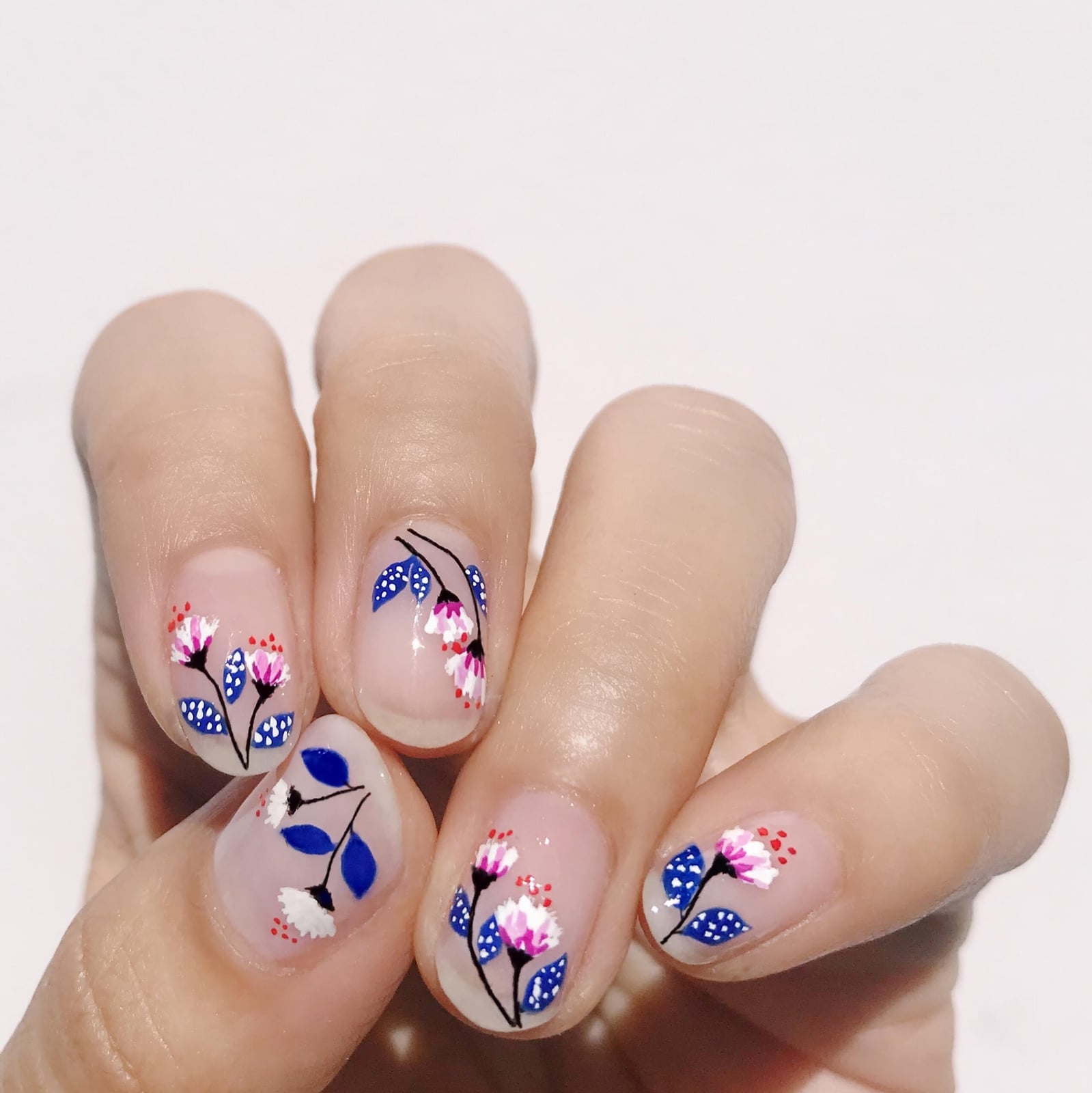 Short Oval Nude Base Tiny Multi-Color Flowers Short Oval Nude Base Tiny Multi-Color Flowers — Flower Nails