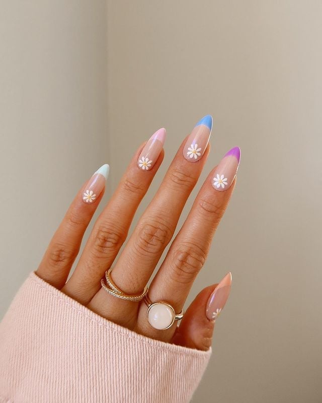 Long Stiletto Clear Pastel French Daisy Tips Long Stiletto Clear Pastel French Daisy Tips — Flower Nails