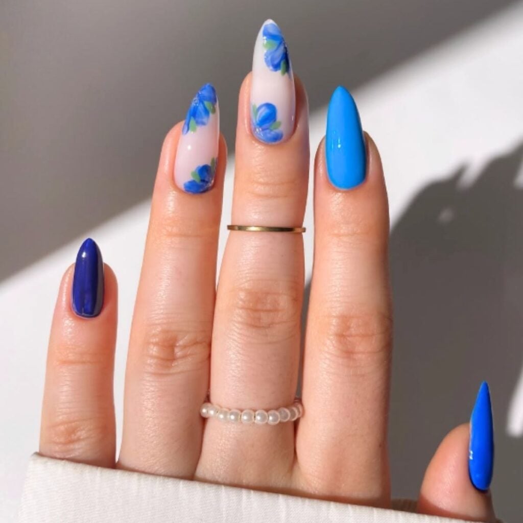 Extra Long Stiletto Blue Contrasting Blue Flowers Extra Long Stiletto Blue Contrasting Blue Flowers — Flower Nails