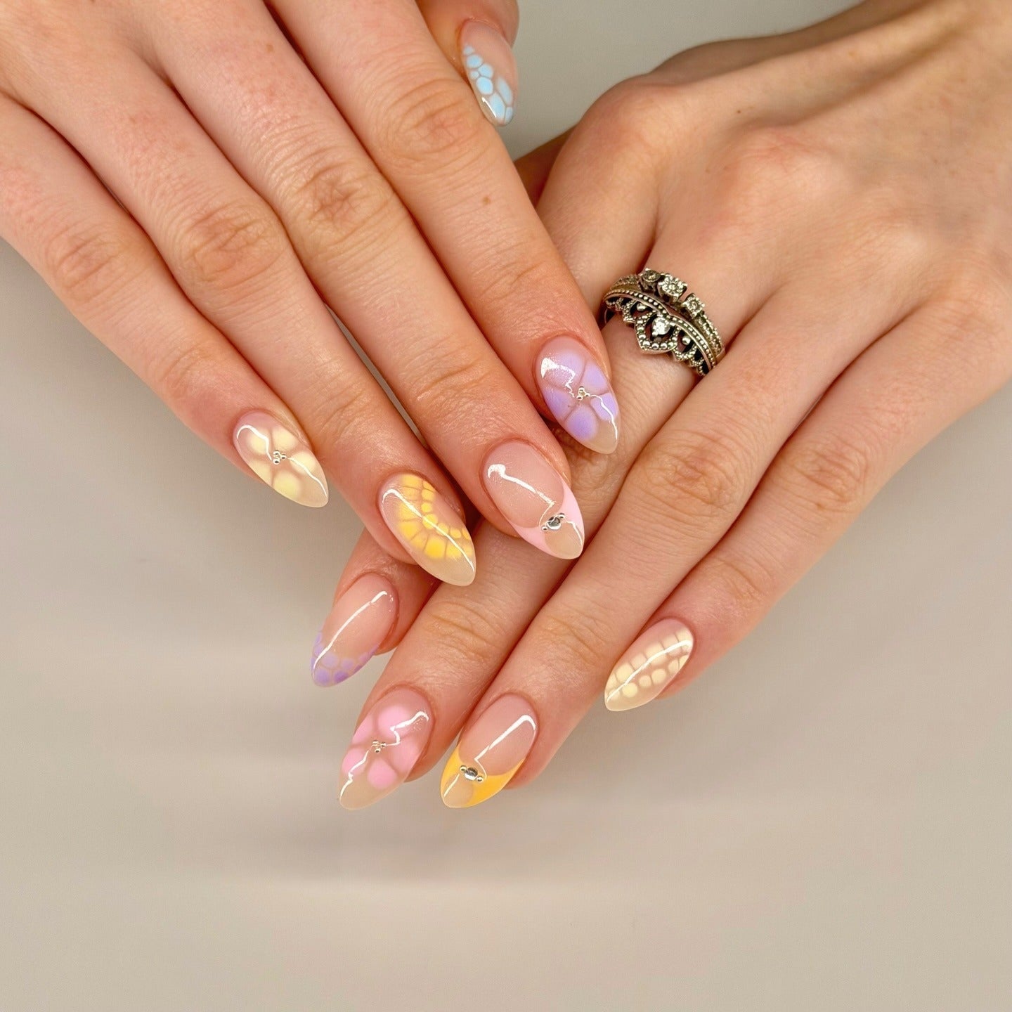 Medium Almond Sheer Pastel Semi-Transparent Flowers Rhinestones Medium Almond Sheer Pastel Semi-Transparent Flowers Rhinestones — Flower Nails