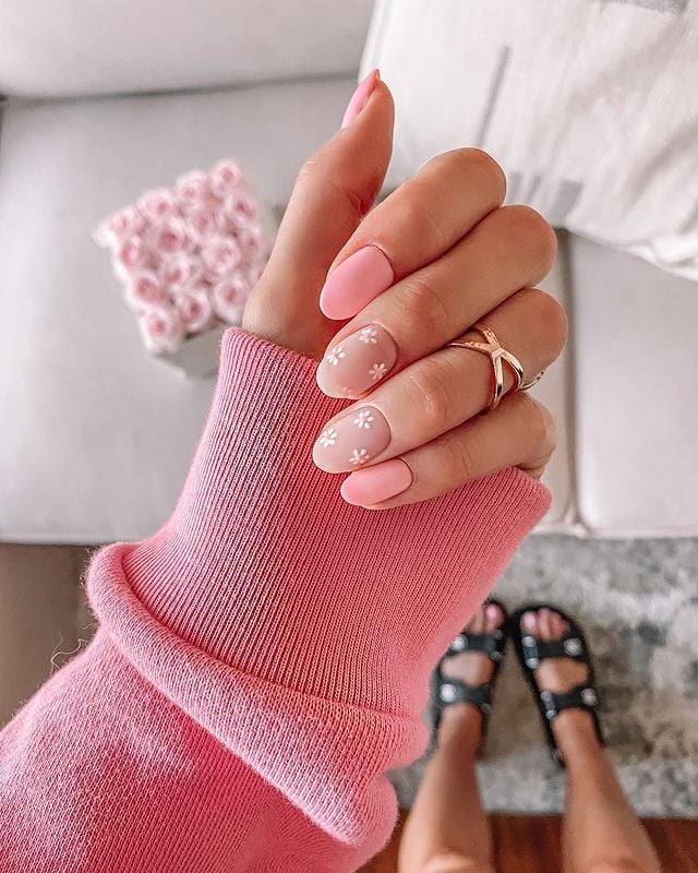 Medium Almond Matte Soft Pink Tiny White Flowers Medium Almond Matte Soft Pink Tiny White Flowers — Flower Nails
