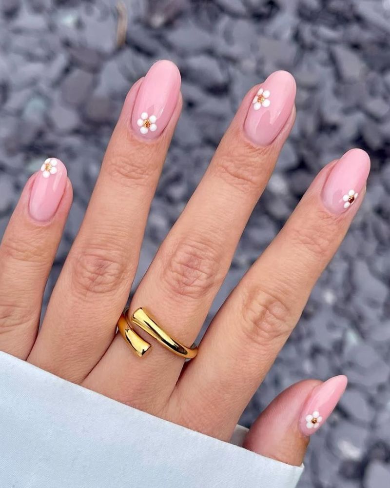 Short Oval Light Pink Small White Gold Flowers Short Oval Light Pink Small White Gold Flowers — Flower Nails