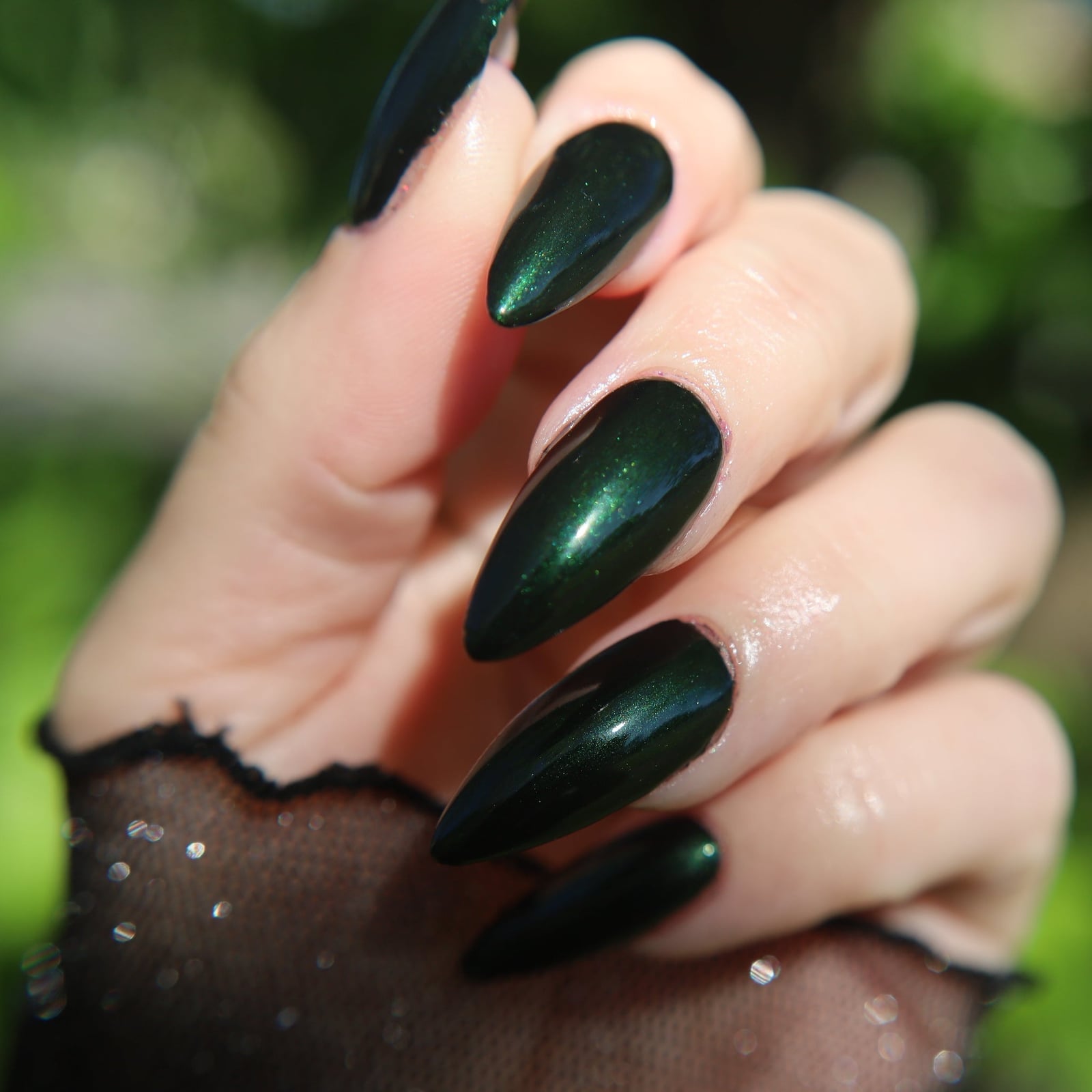 Medium Almond Dark Green Metallic Finish Medium Almond Dark Green Metallic Finish — Forest Green Nails