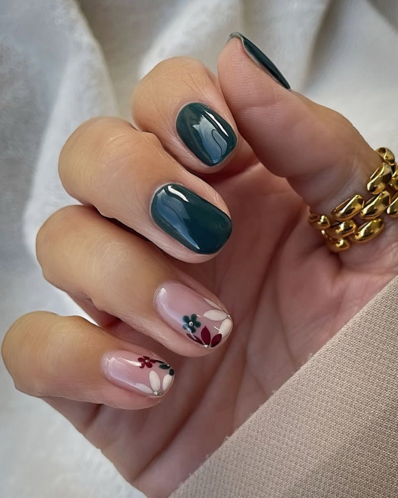 Short Square Dark Green With Floral Motifs Short Square Dark Green With Floral Motifs — Forest Green Nails