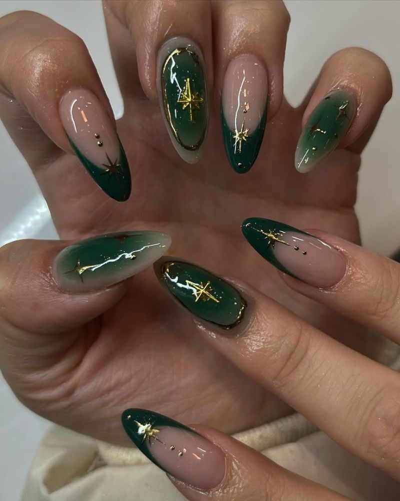 Medium Oval Gradient Green With Gold Stars Medium Oval Gradient Green With Gold Stars — Forest Green Nails