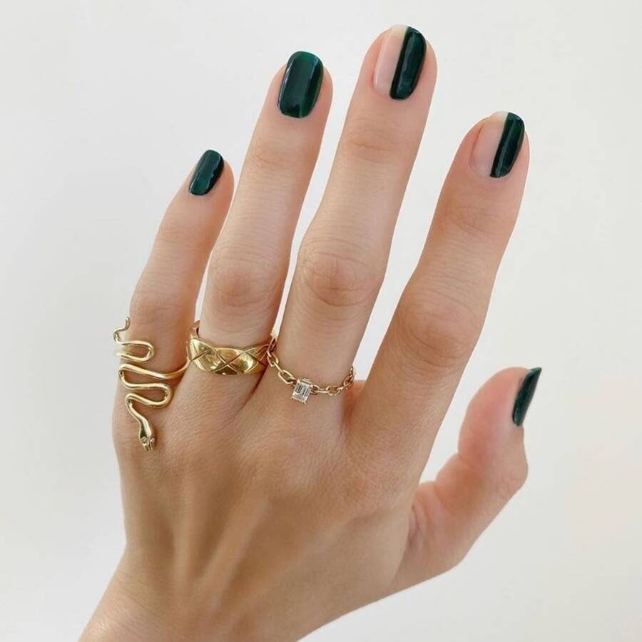 Short Square Split Color Green Nude Short Square Split Color Green Nude — Forest Green Nails