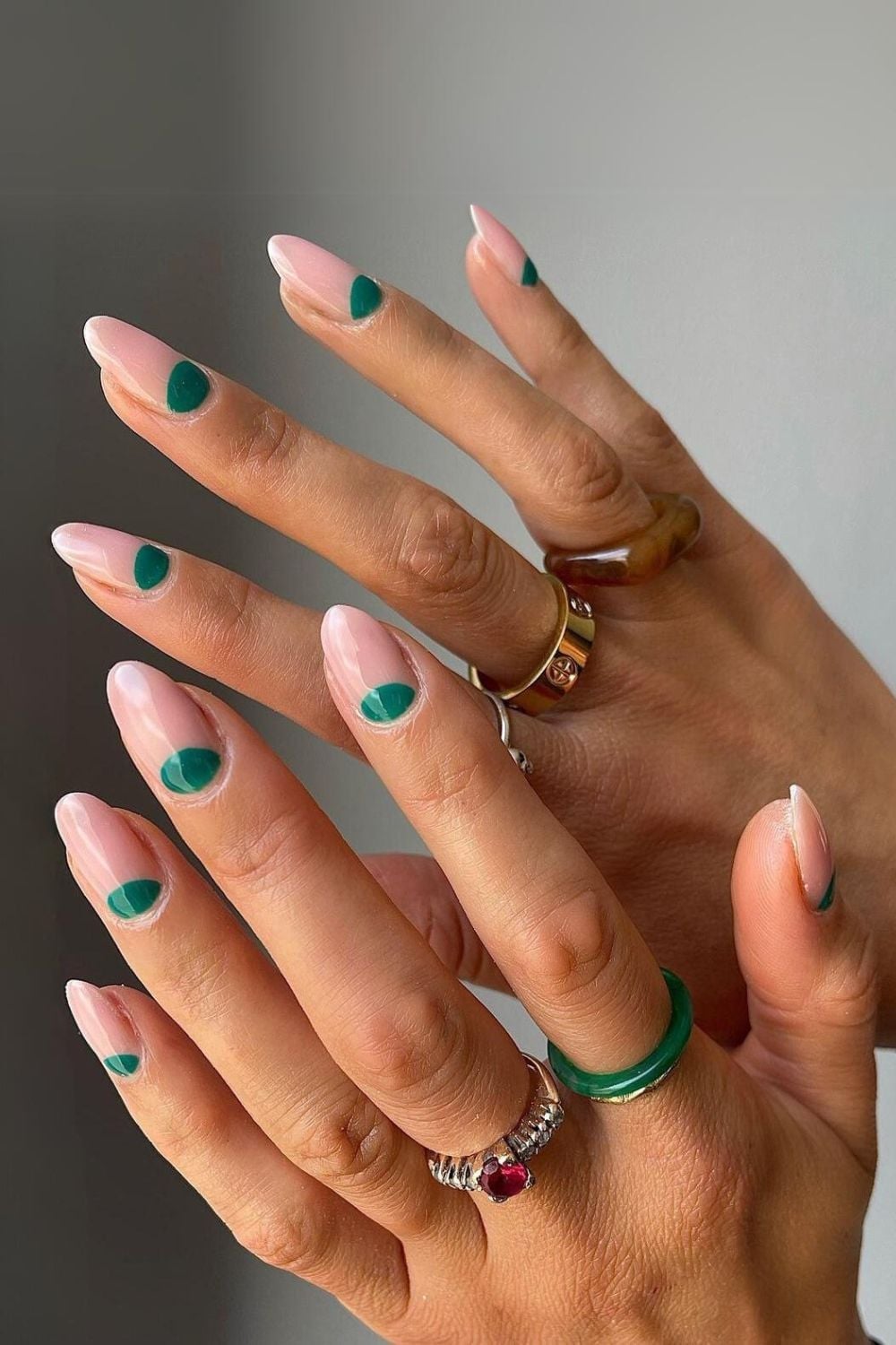 Short Oval Fall Designs Collage Short Oval Fall Designs Collage — Forest Green Nails