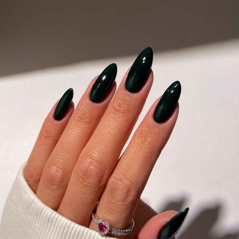 Long Stiletto Deep Forest Green High Gloss Long Stiletto Deep Forest Green High Gloss — Forest Green Nails