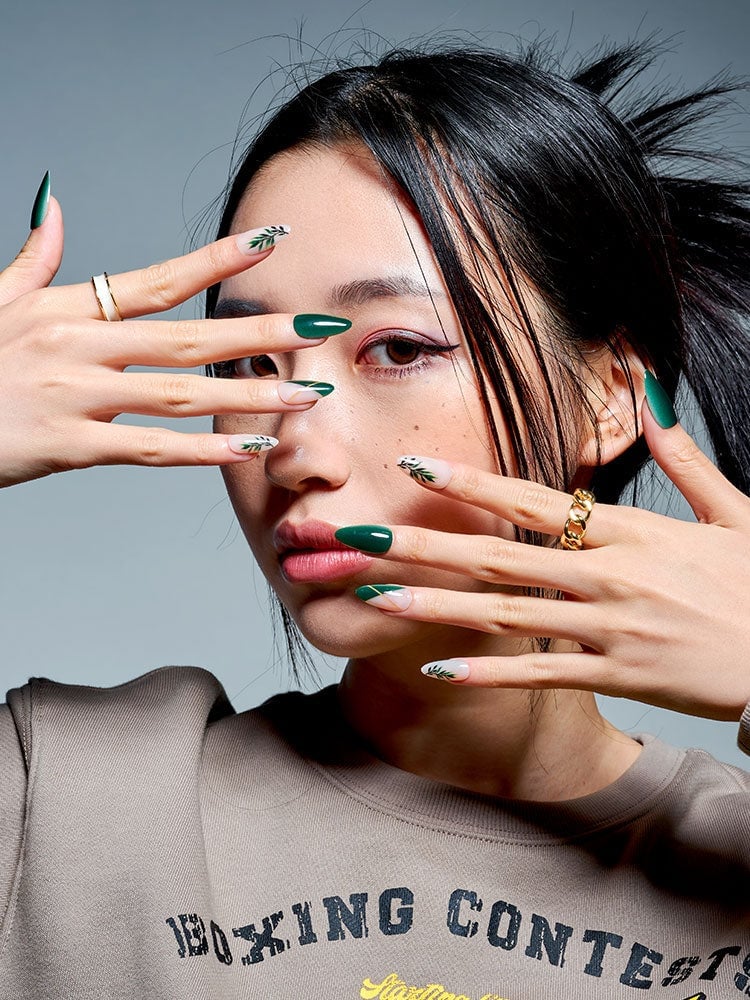 Long Almond Forest Green With Leaf Motifs Long Almond Forest Green With Leaf Motifs — Forest Green Nails