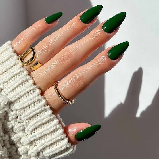 Medium Stiletto Deep Forest Green Medium Stiletto Deep Forest Green — Forest Green Nails
