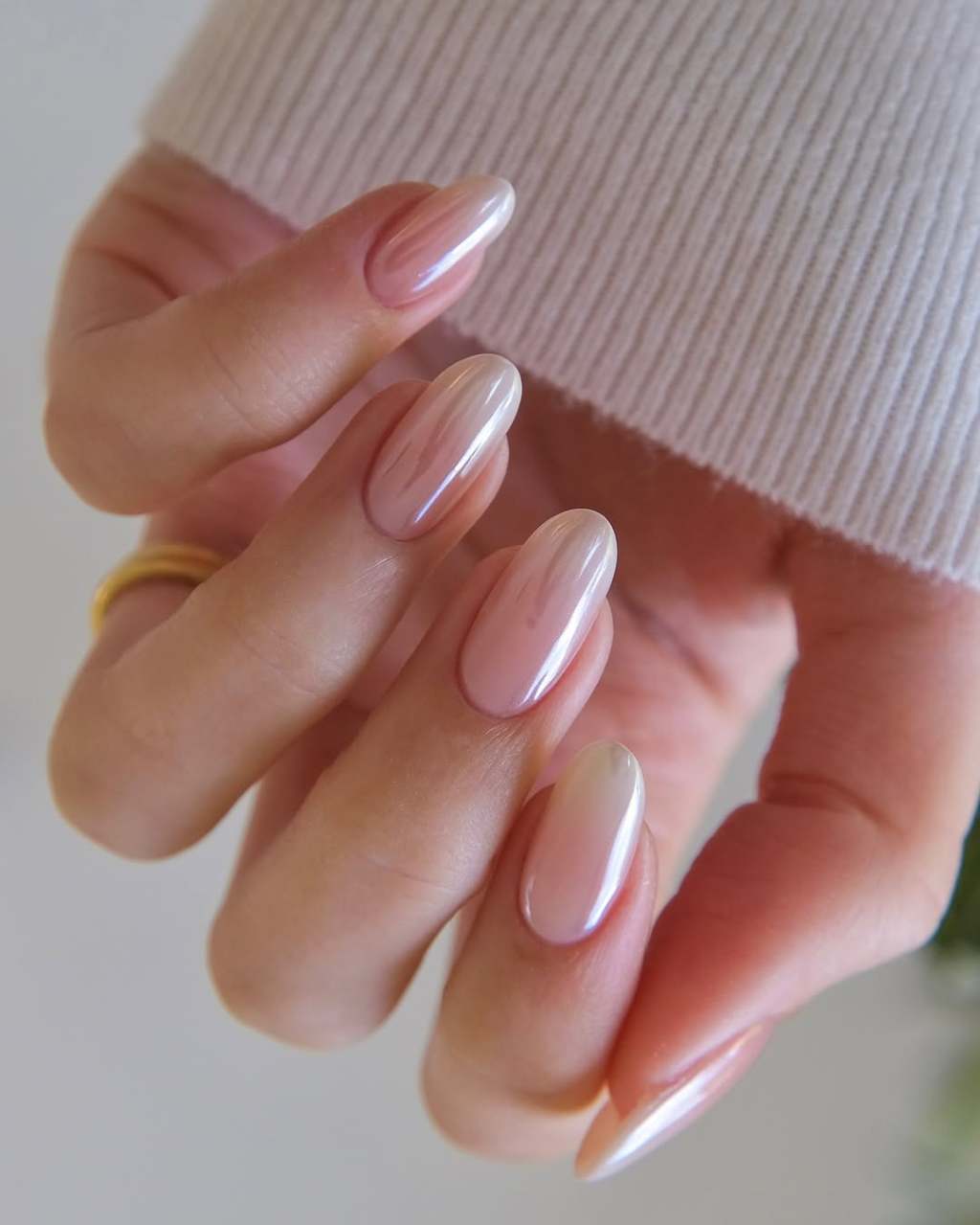 Soft French Ombre Short Oval Nails Soft French Ombre Short Oval Nails — Formal Nails