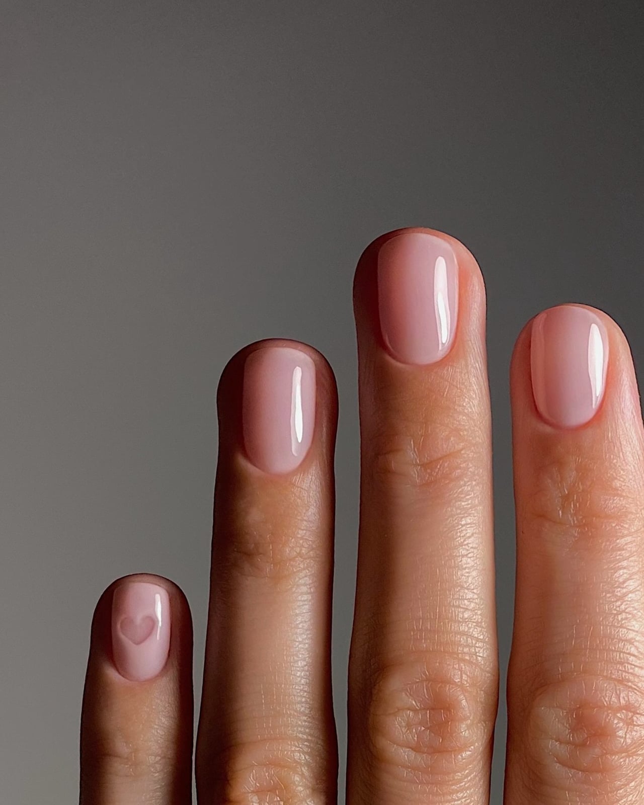 Sheer Milky Pink Glossy Short Oval Nails with Heart, короткий овал Sheer Milky Pink Glossy Short Oval Nails with Heart, короткий овал — Formal Nails
