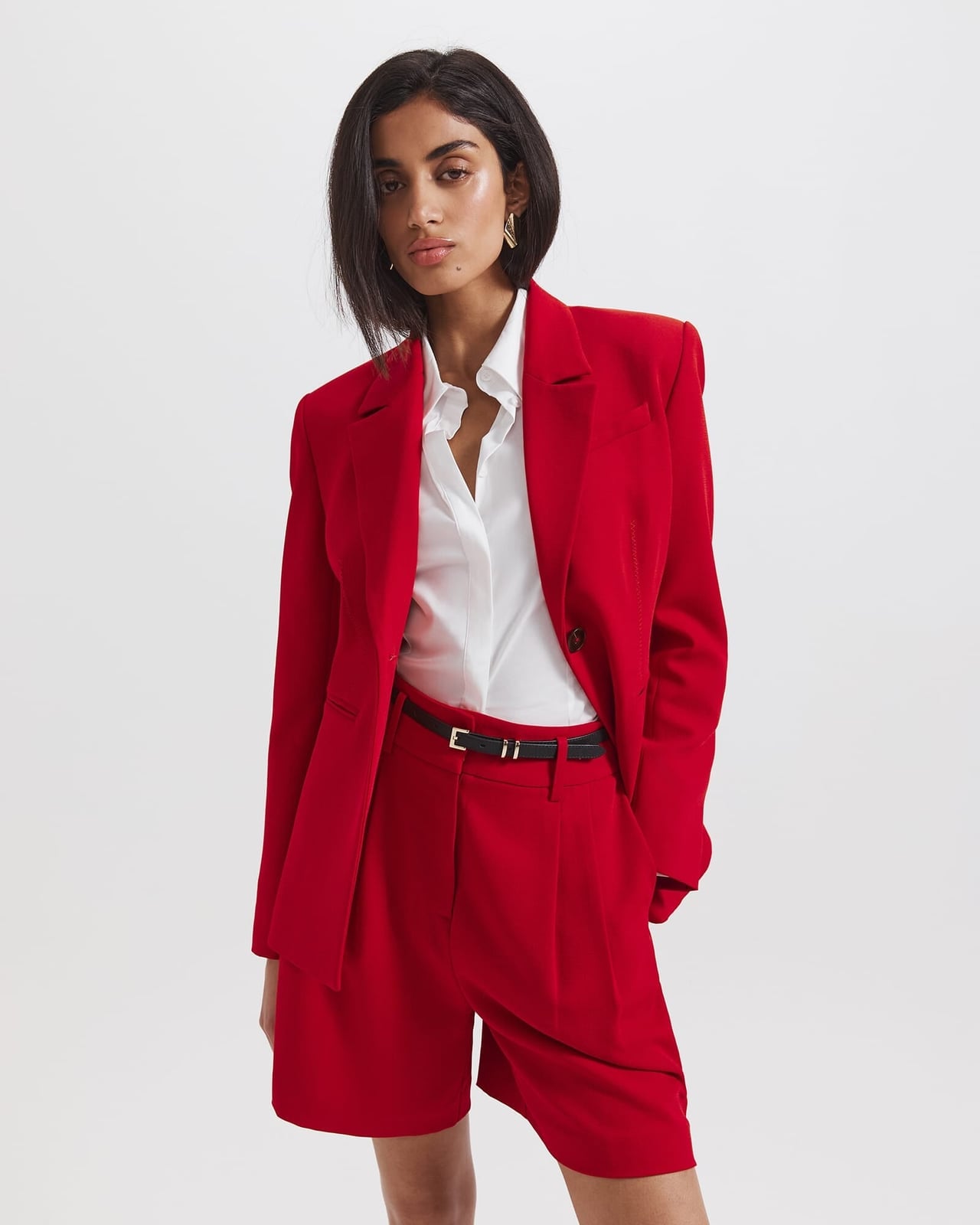 Red blazer and pleated shorts formal event look Red blazer and pleated shorts formal event look — Formal Style
