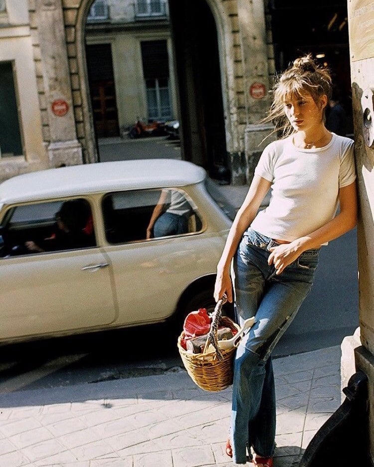 Blue Flared Jeans With Red Sandals Blue Flared Jeans With Red Sandals — French Outfits